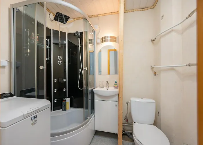 Cozy Family Near The Center